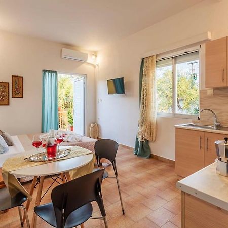 Summer Rose Garden Getaway - A Step To The Beach Kalamata Exterior foto