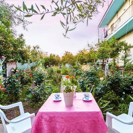 Summer Rose Garden Getaway - A Step To The Beach Kalamata Exterior foto