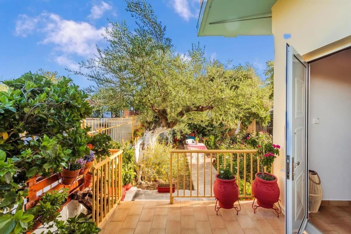 Summer Rose Garden Getaway - A Step To The Beach Kalamata Exterior foto